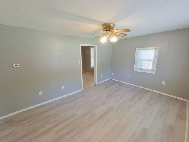 Building Photo - 2BR Renovated Home