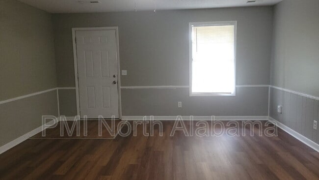 Building Photo - 4423 Bonnell Dr