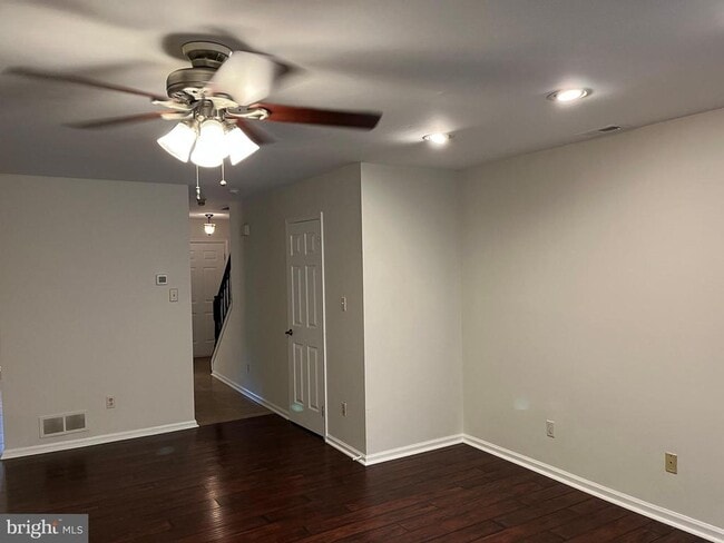 Building Photo - 32 Wyckwood Ct