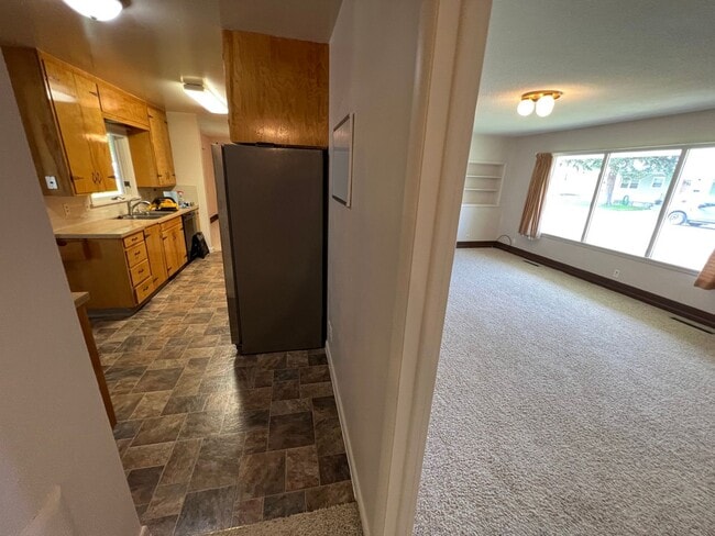 Building Photo - 429 E Pine St