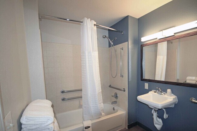 Building Photo - Furnished Studio-Albuquerque - Rio Rancho Blvd.