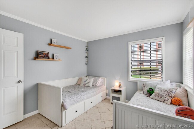 Building Photo - 321 Norwood Terrace