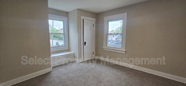 Building Photo - 702 Archer Ave