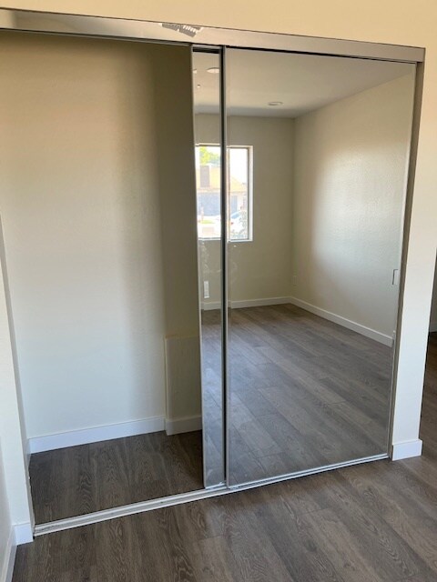 Building Photo - 2019 E Colgate Dr