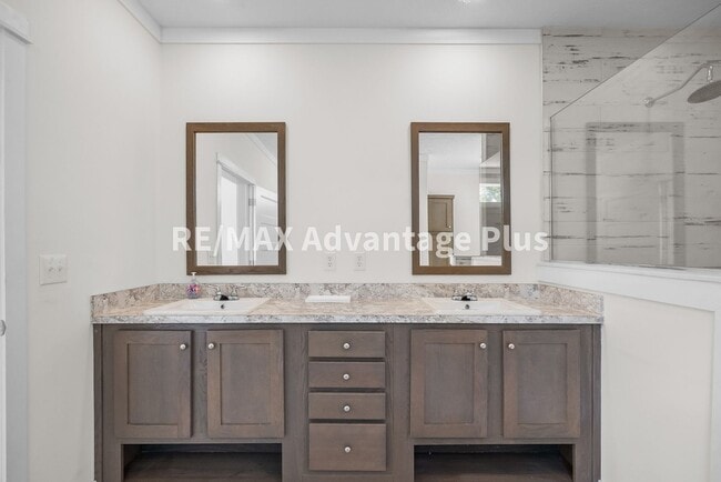 Building Photo - Modern Home Just Minutes to Farmville