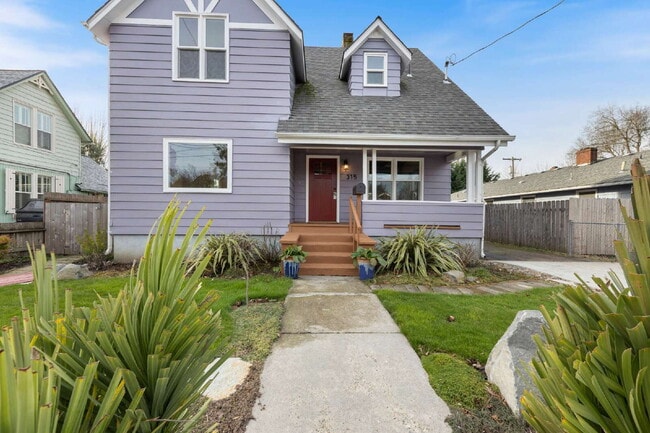 Building Photo - 3 Bedroom, 2.5 Bathroom Home with Exquisite Design