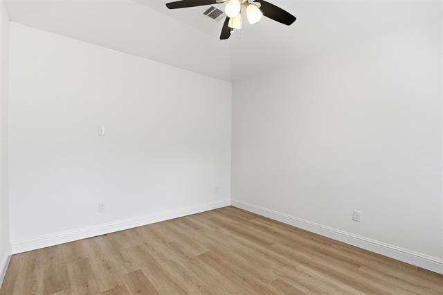 Building Photo - 300 Hidden Valley Dr