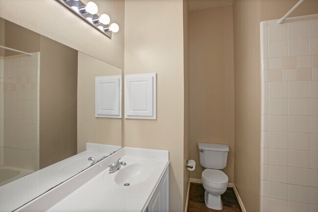 Building Photo - Gorgeous 4/2 Home in the Villages of Edgewater Estates with Soaring Ceilings and 2 Flex Rooms!