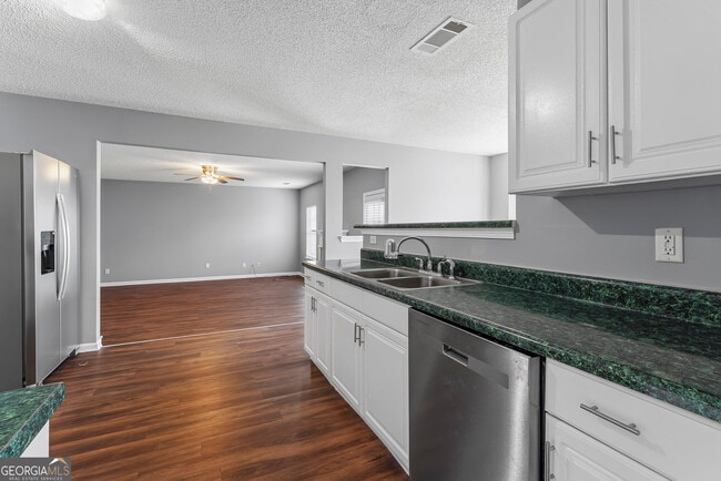 Building Photo - 11925 Spring Lake Way