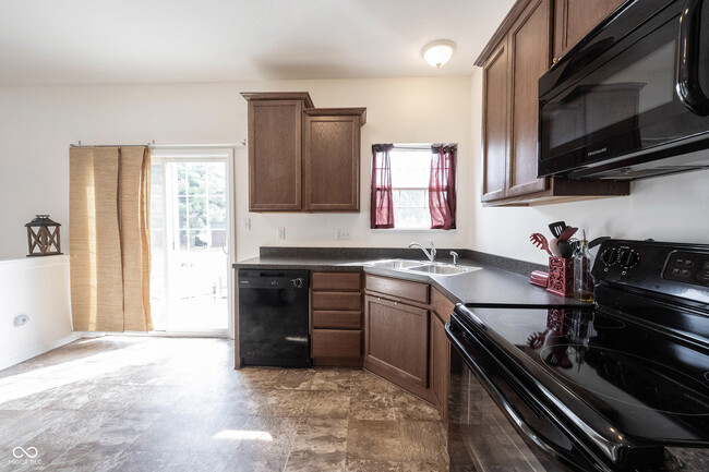 Building Photo - 895 Geronimo Dr