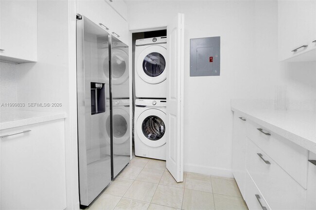 Building Photo - 5757 Collins Ave