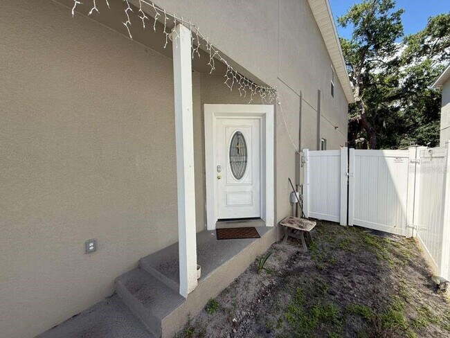 Building Photo - 408 N Finley Ave