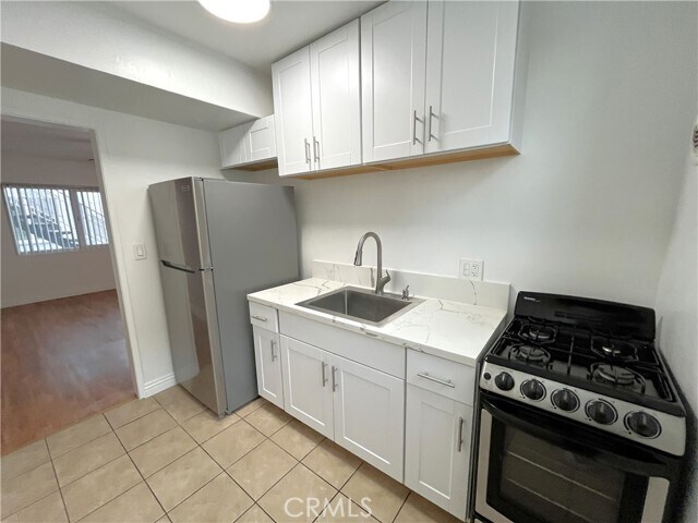 Building Photo - 12926 Doty Ave