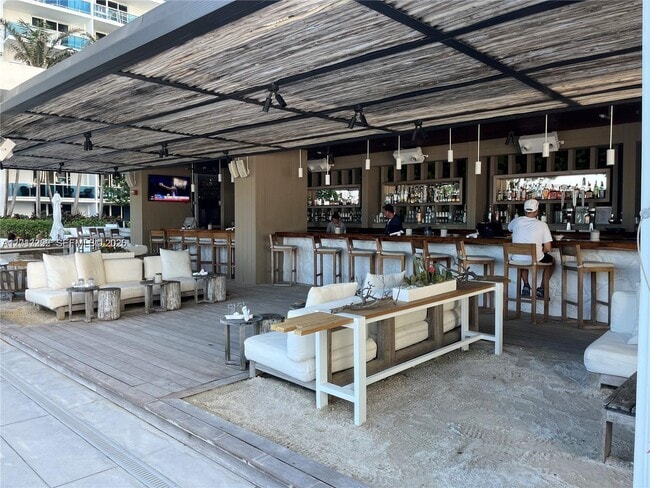 Building Photo - 2301 Collins Ave