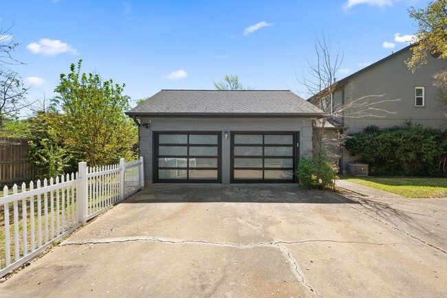 Building Photo - 10408 Loring Dr