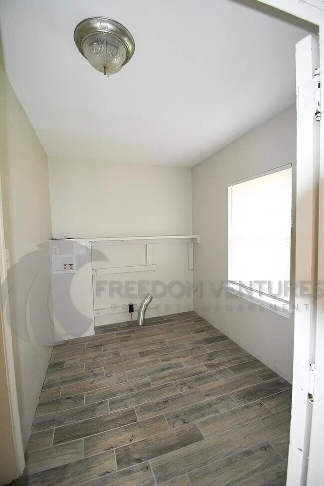 Building Photo - 8513 4th Ave S