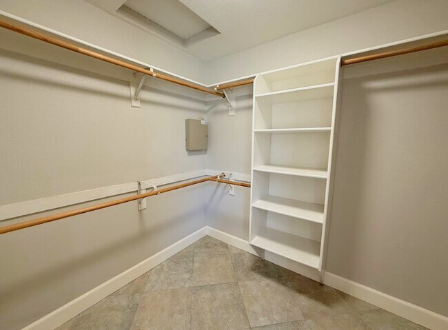 Building Photo - 1018 Kiwi Ct