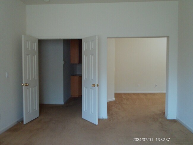 Building Photo - 634 Falling Rock Ct