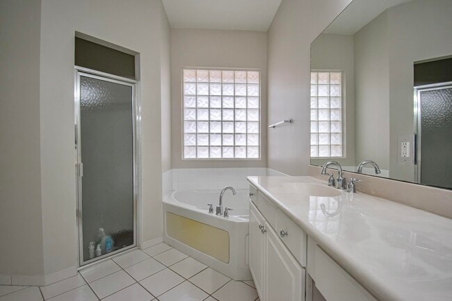 Building Photo - 10265 Isle Wynd Ct