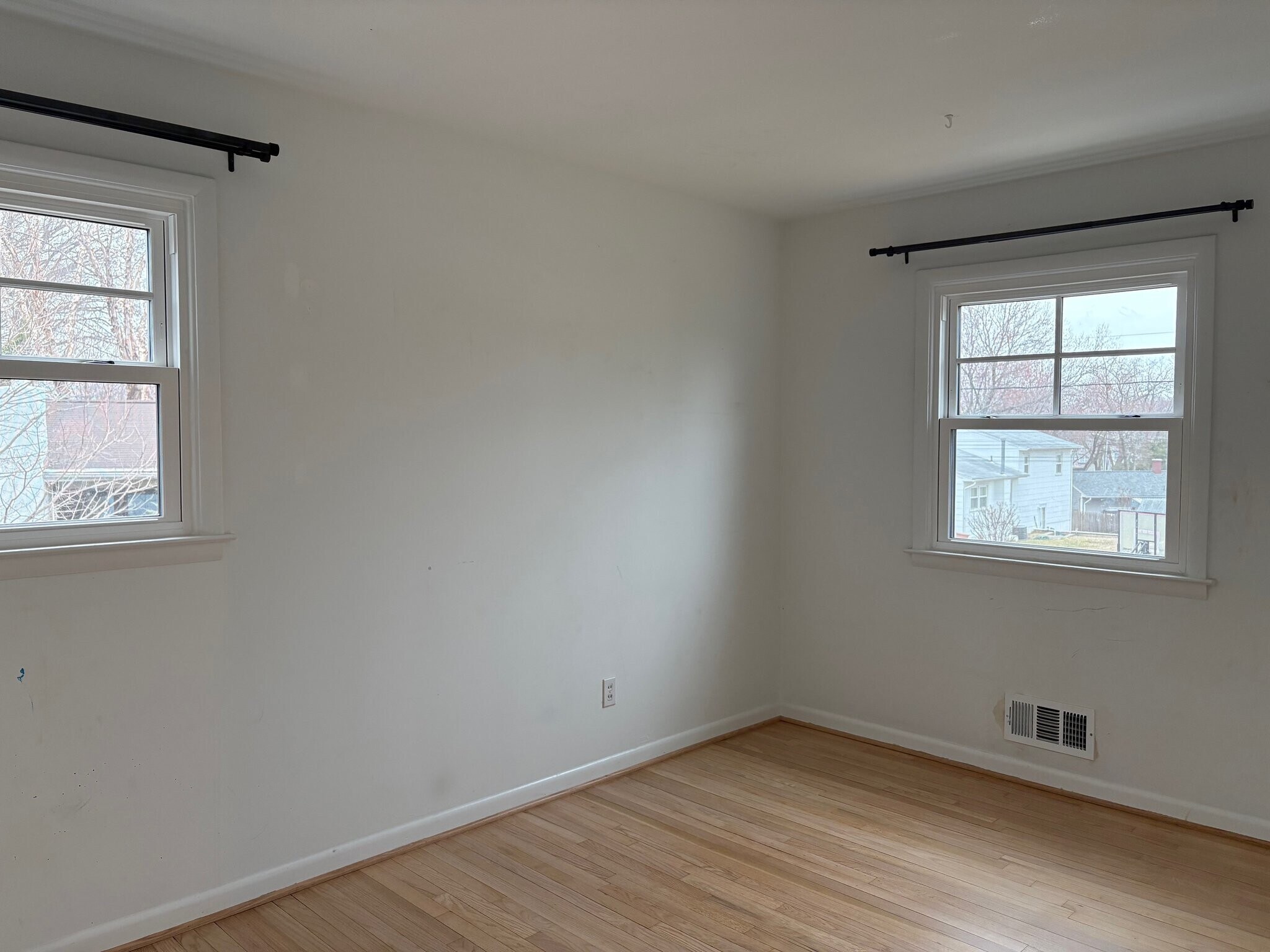 Building Photo - 1211 Van Buren Cir