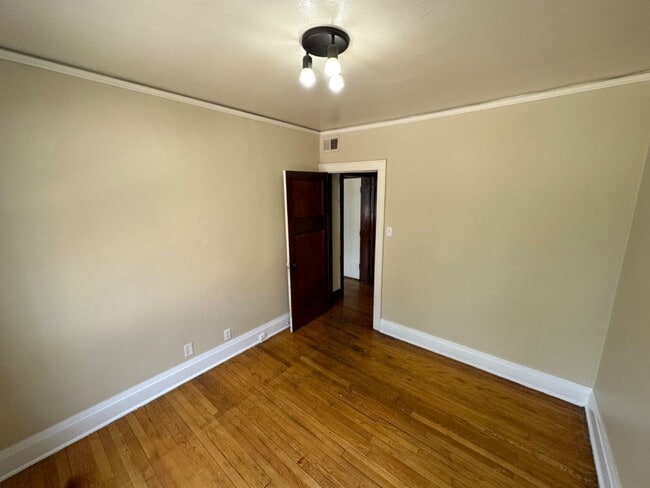 Building Photo - 4720 N 37th St. (8 Unit)