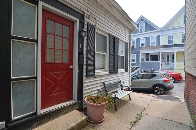 Primary Photo - 90 Pearl St