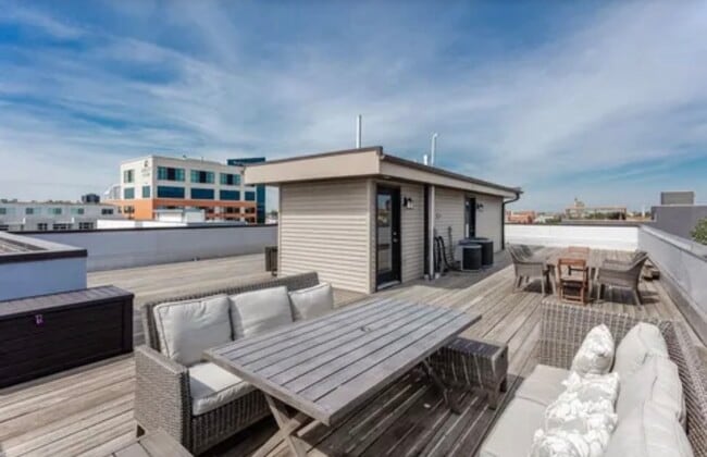 Building Photo - 1618 N Bosworth Ave