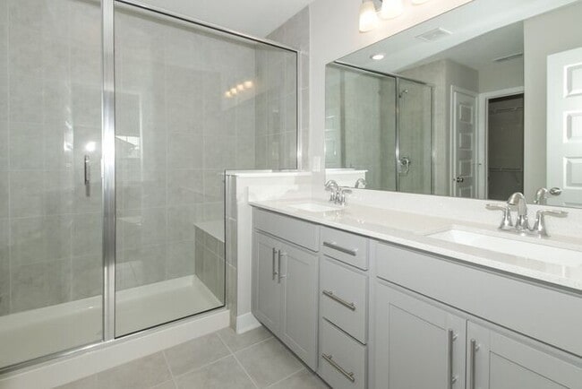 Building Photo - Beautiful Townhome in Carmel