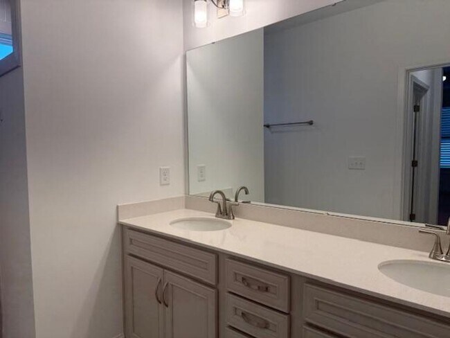 Building Photo - 1705 Pinecliff Ct