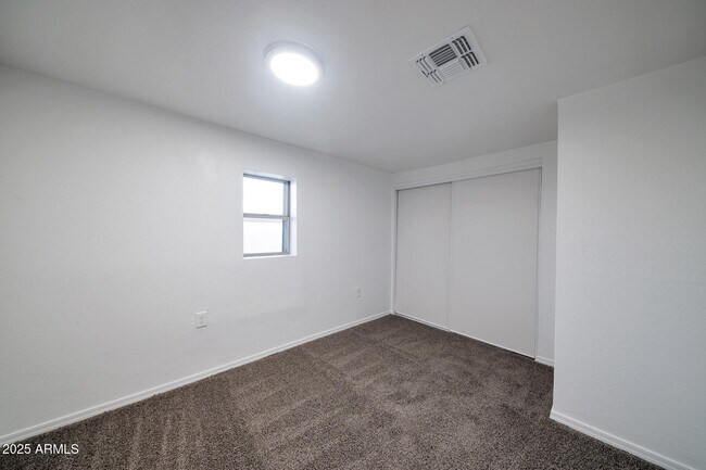 Building Photo - 1108 S 33rd Ave