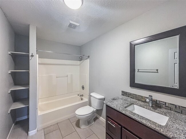 Building Photo - 5700 Glen Meadow Dr