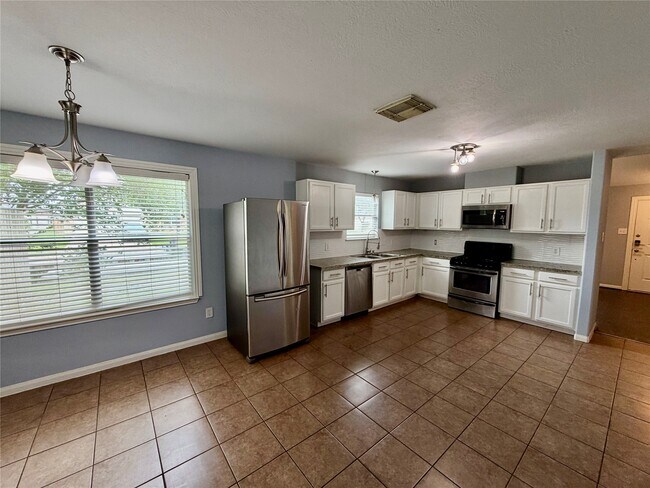 Building Photo - 21655 Falvel Sunset Ct
