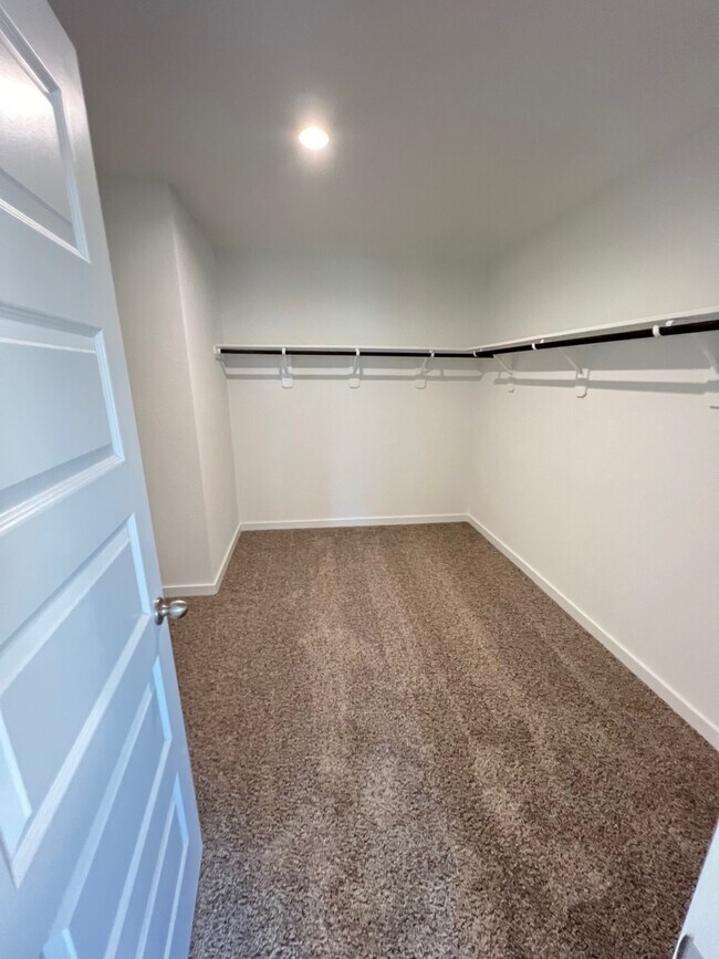Building Photo - 1631 Solana Dr