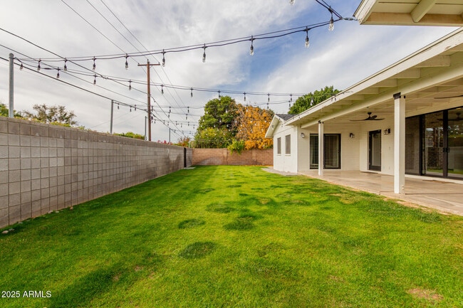 Building Photo - 5001 E Mitchell Dr