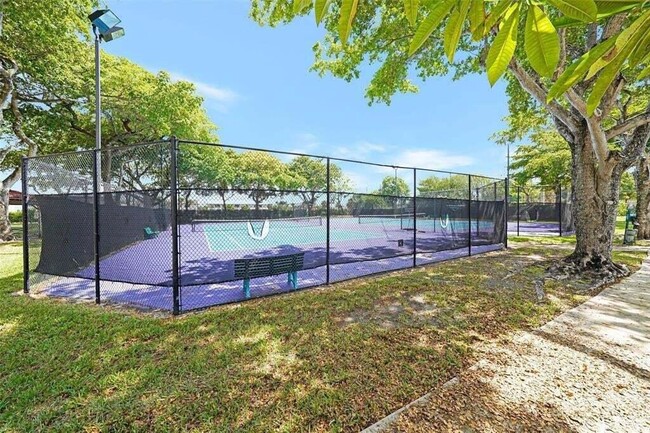 Building Photo - 111 Lake Emerald Dr