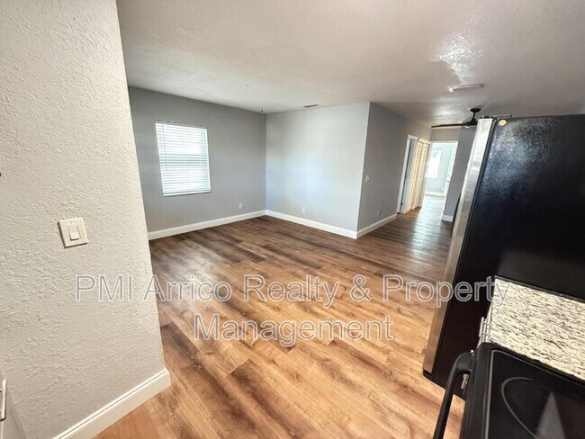 Building Photo - 2809 Marconi St