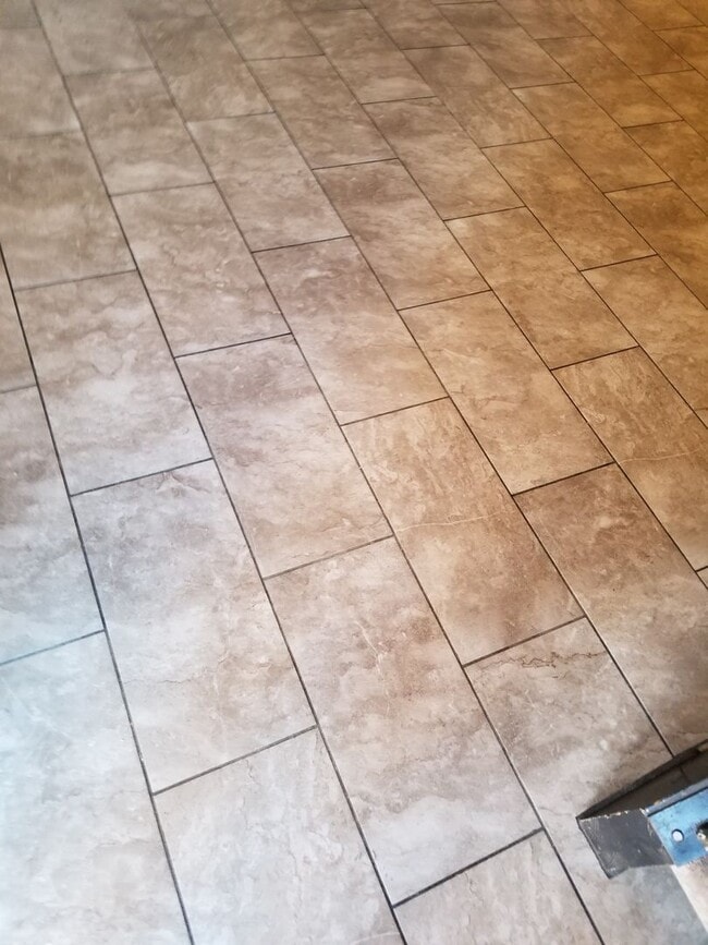 Building Photo - 1 BR Loft Available now