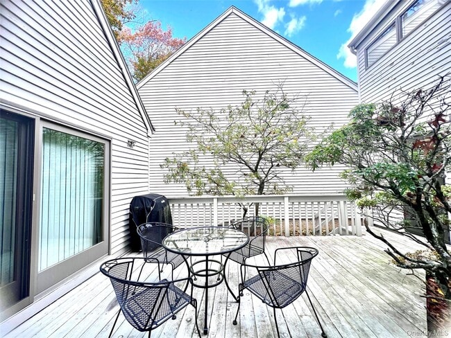 Building Photo - 15 Evon Ct