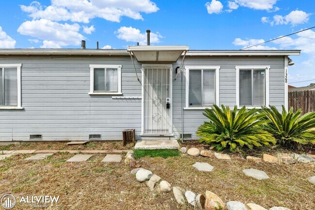 Building Photo - Charming 3 Bed/1 Bath El Cajon Home with Spacious Yard