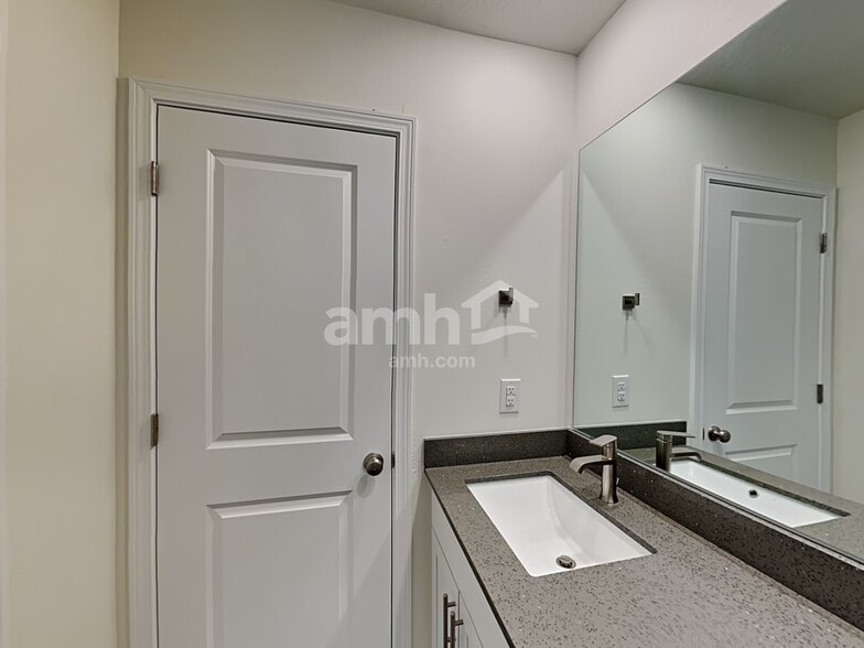 Building Photo - 6047 W Copperhawk Dr