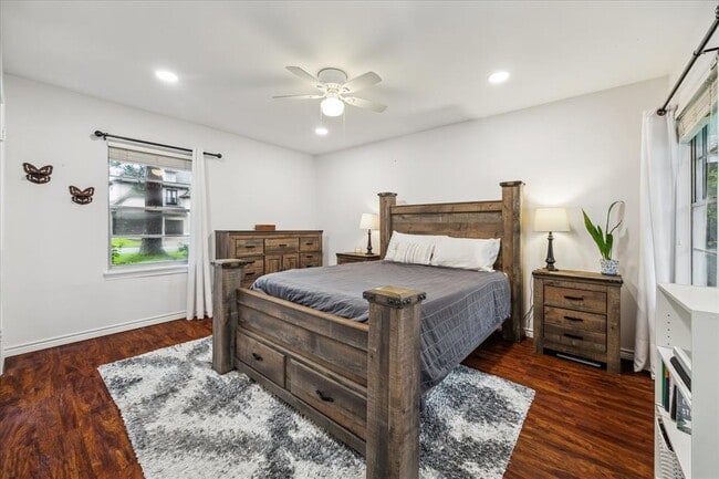 Building Photo - 5127 Mimosa Dr