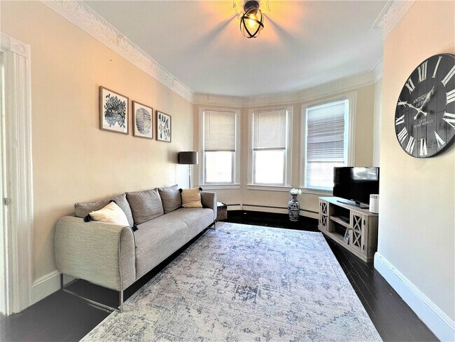 Primary Photo - 109 Oak St