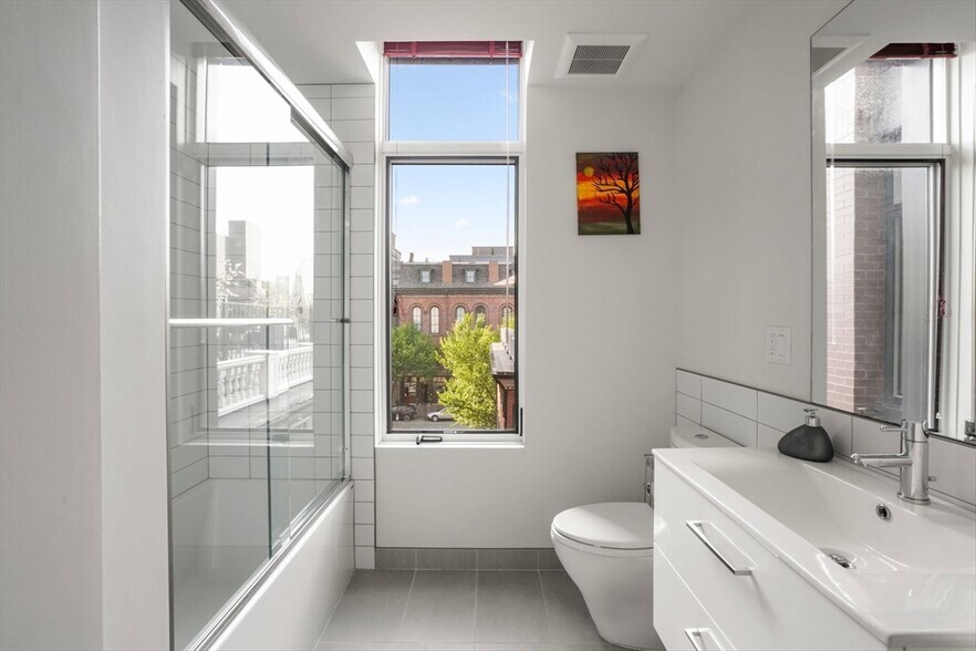 Building Photo - 7 E Springfield St