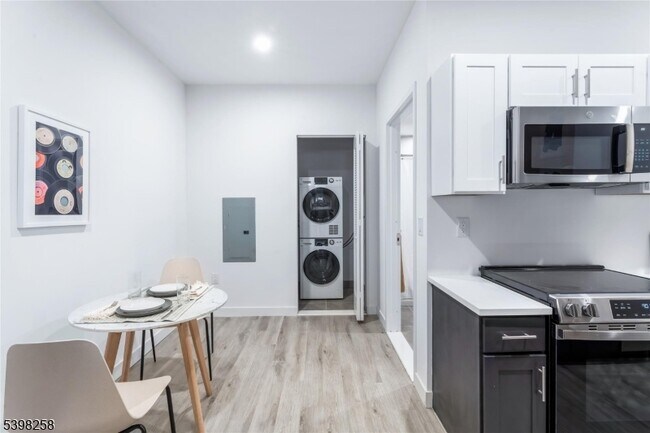 Building Photo - 10 Commerce Ct