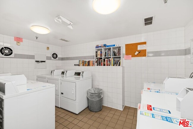 Building Photo - 2045 4th St