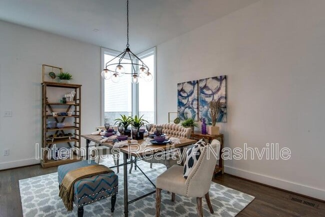 Building Photo - 958 9th Ave S