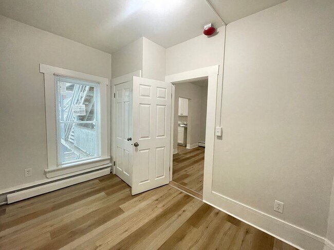 Building Photo - 51 Pennacook St