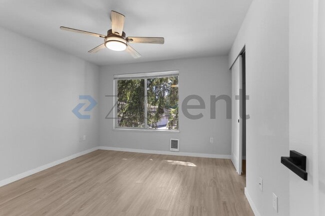 Building Photo - Unit B7