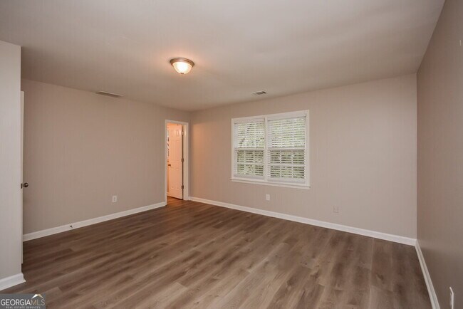 Building Photo - 2621 Laurel Woods Ln SE