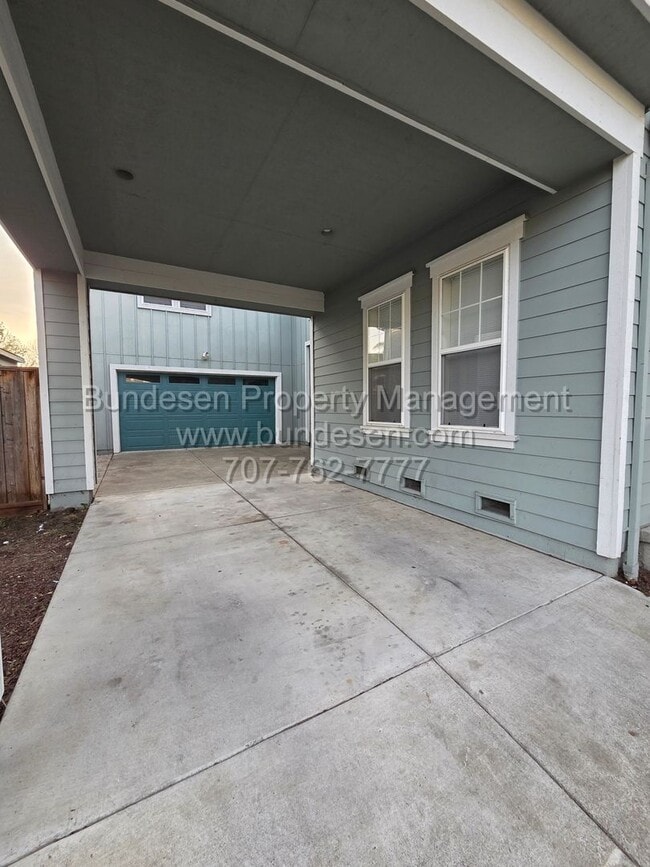 Building Photo - 3855 Louis Krohn Dr